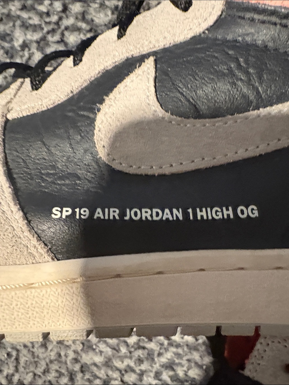 Air Jordan’s Air Jordon 1 Retro High in Neutral Grey Hyper Crimson VG condition! - Picture 4 of 10